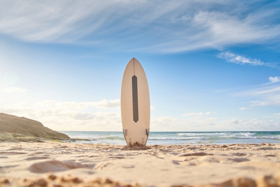 Quels sont les critères à prendre en compte pour une planche de surf débutant ?